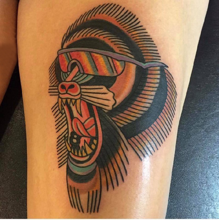 点击大图看下一张：女生大腿上彩绘水彩素描创意霸气抽象狮子头纹身图片