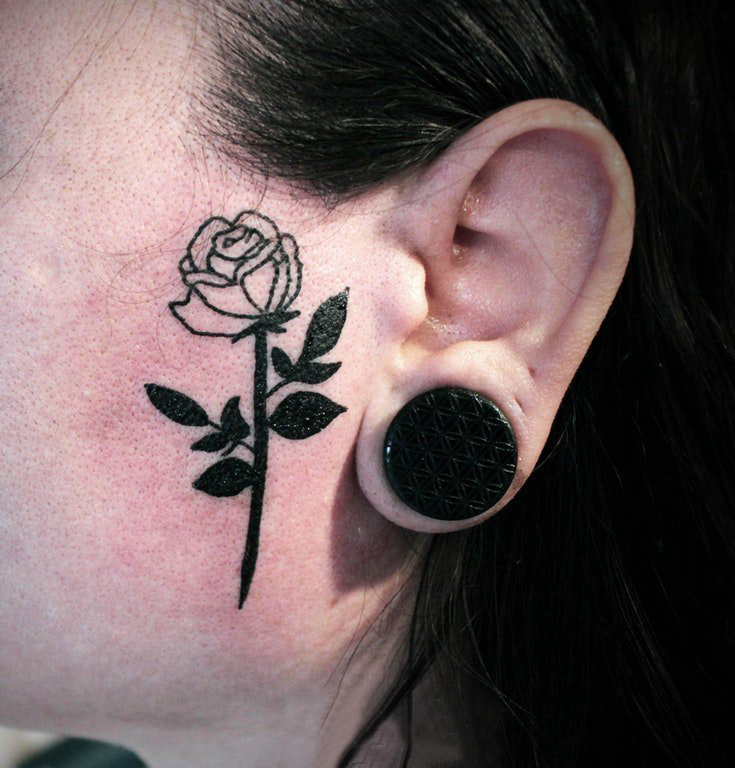 点击大图看下一张：女生脸侧黑色简单线条植物玫瑰纹身图片