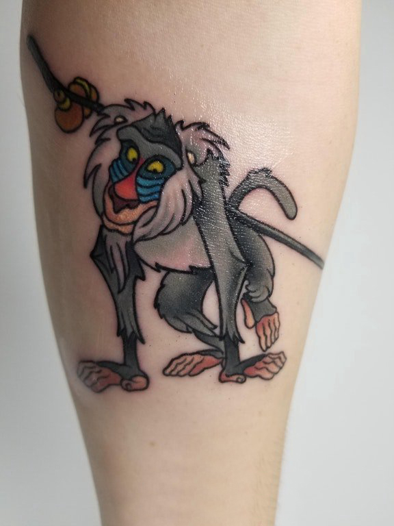 点击大图看下一张：女生小腿上彩绘简单线条卡通小动物猴子纹身图片