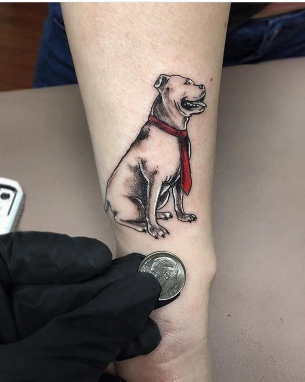 点击大图看下一张：男生手臂上彩绘点刺技巧简单线条小动物狗纹身图片