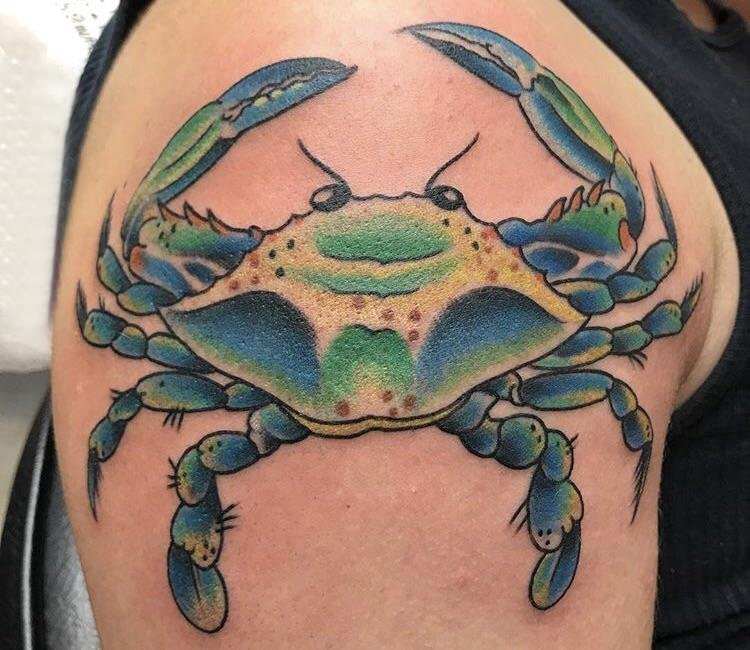 点击大图看下一张：男生手臂上彩绘渐变简单线条小动物螃蟹纹身图片