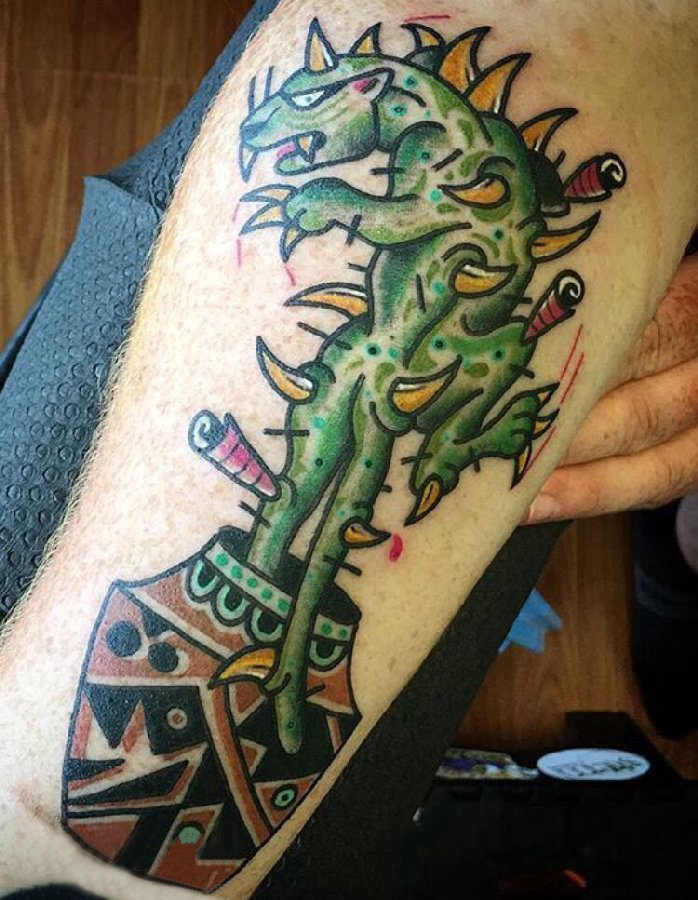 点击大图看下一张：男生手臂上彩绘水彩素描创意怪物纹身图片