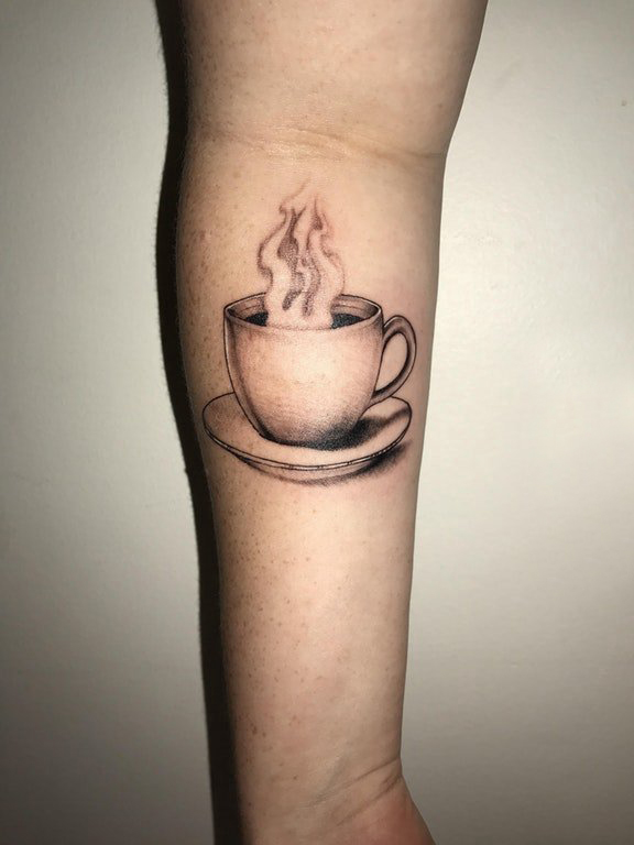 点击大图看下一张：男生手臂上黑灰点刺简单抽象线条咖啡杯纹身图片