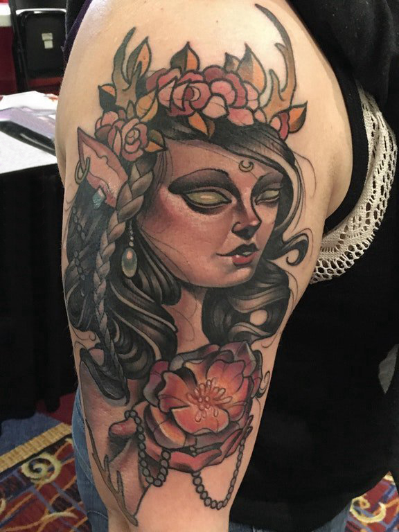 点击大图看下一张：女生手臂上彩绘水彩素描创意文艺唯美肖像纹身图片