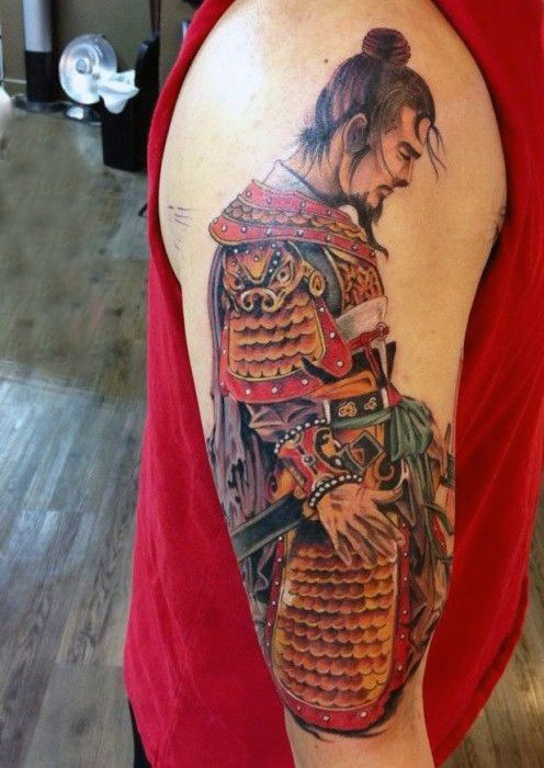 点击大图看下一张：男生大臂上彩绘渐变简单线条人物肖像武士纹身图片