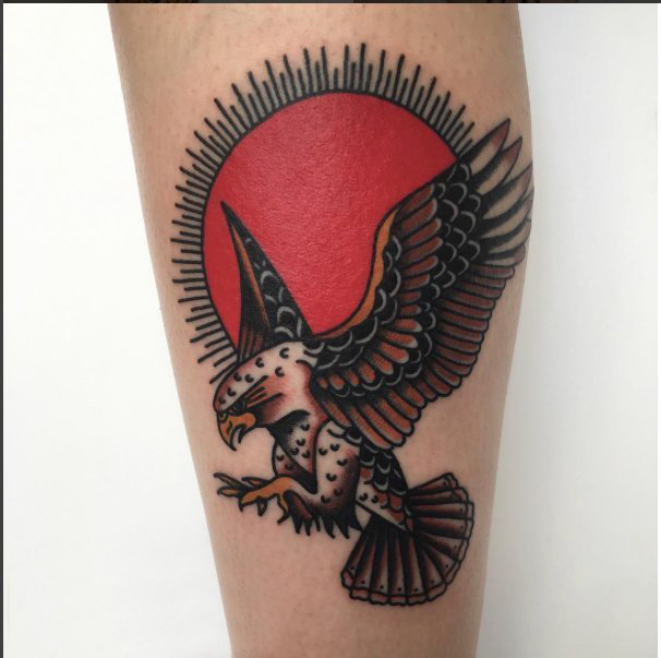 点击大图看下一张：女生手臂上彩绘水彩素描创意霸气老鹰纹身图片