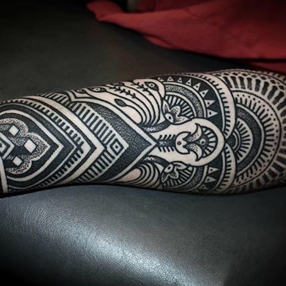 点击大图看下一张：多款手臂上的黑色线条素描创意文艺唯美梵花花纹花臂纹身图案