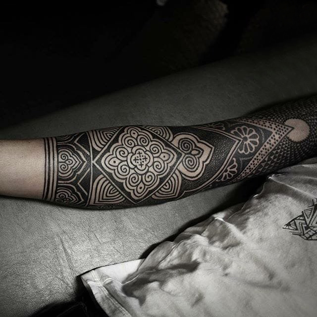 点击大图看下一张：多款手臂上的黑色线条素描创意文艺唯美梵花花纹花臂纹身图案