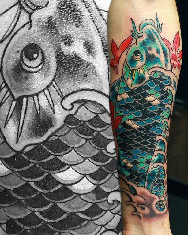 点击大图看下一张：女生手臂上彩绘水彩素描创意文艺鲤鱼动物纹身图片