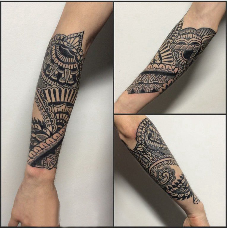 点击大图看下一张：女生手臂上黑色线条素描文艺梵花花纹纹身图片