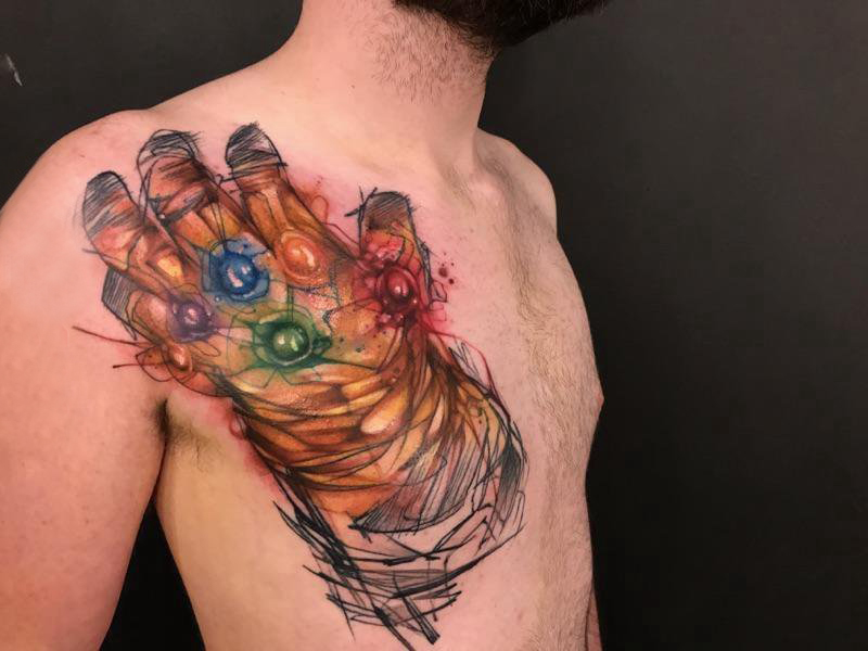 点击大图看下一张：男生胸部彩绘水彩素描创意经典霸气纹身图片