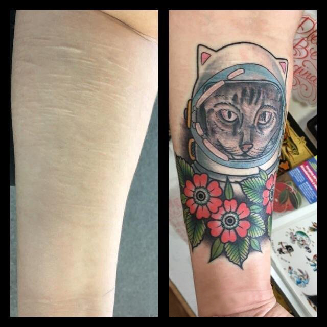 点击大图看下一张：男生手臂上彩绘水彩素描文艺伤疤覆盖猫咪纹身图片
