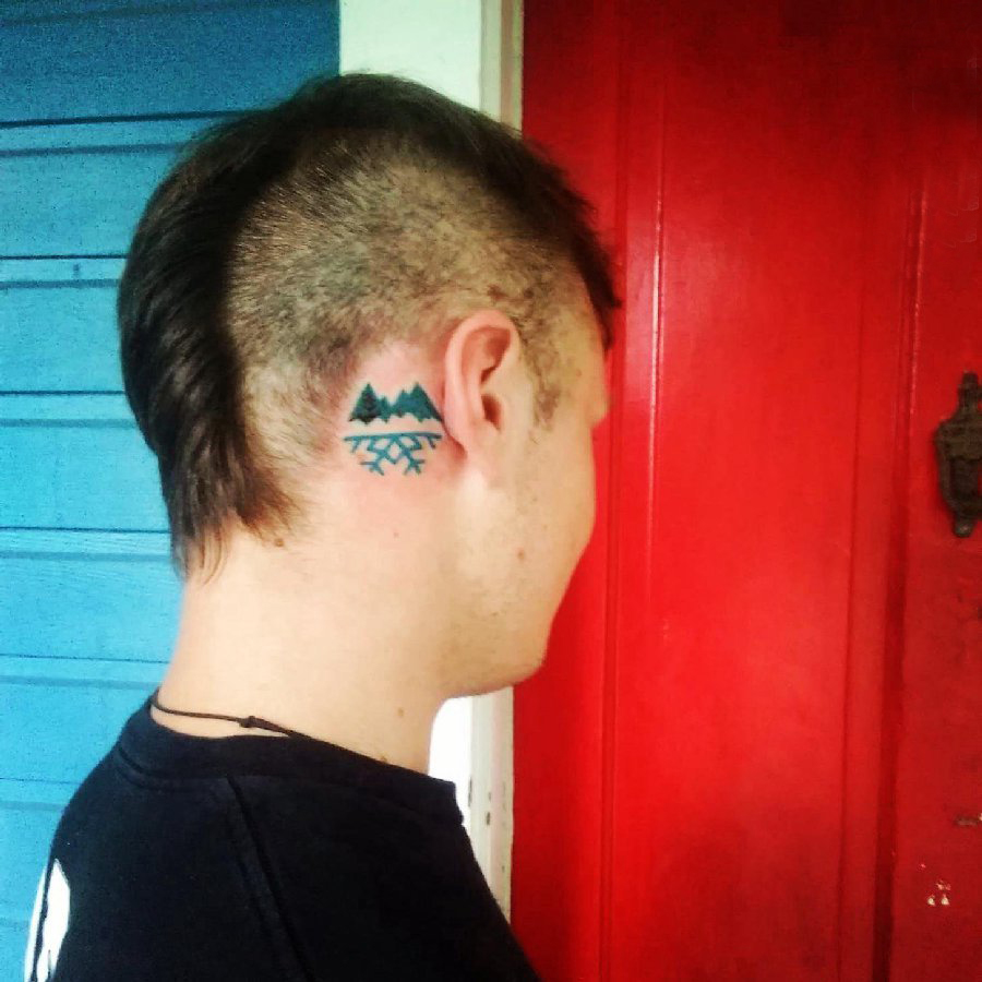 点击大图看下一张：男生头部彩绘渐变几何简单线条山水风景纹身图片
