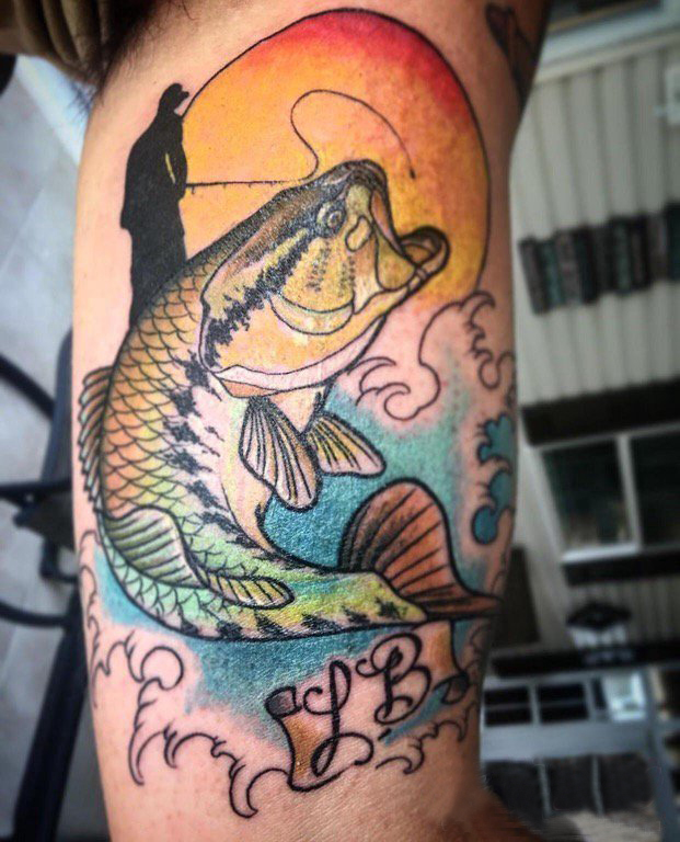 点击大图看下一张：男生小腿上彩绘水彩素描霸气经典鲤鱼纹身图片