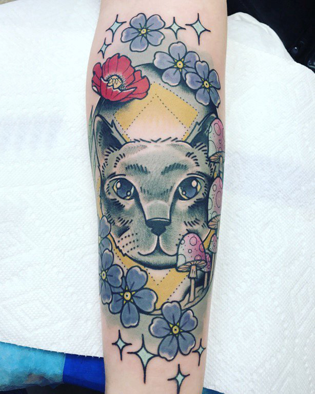 点击大图看下一张：女生手臂上彩绘水彩素描文艺唯美可爱猫咪纹身图片