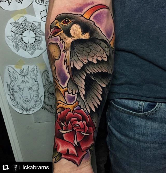 点击大图看下一张：男生手臂上彩绘水彩素描霸气老鹰动物纹身图片