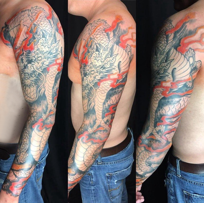 点击大图看下一张：男生手臂上彩绘水彩素描霸气经典龙图腾花臂纹身图片