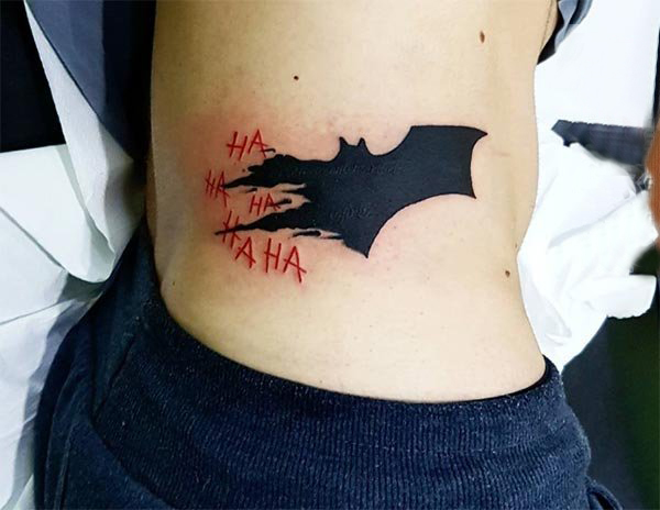 点击大图看下一张：蝙蝠侠的黑色蝙蝠纹身图案
