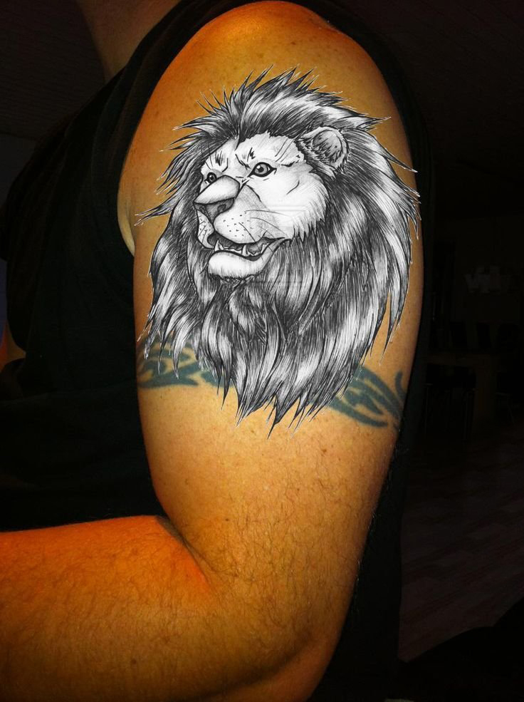 点击大图看下一张：男生手臂上黑灰素描点刺技巧霸气狮子纹身图片