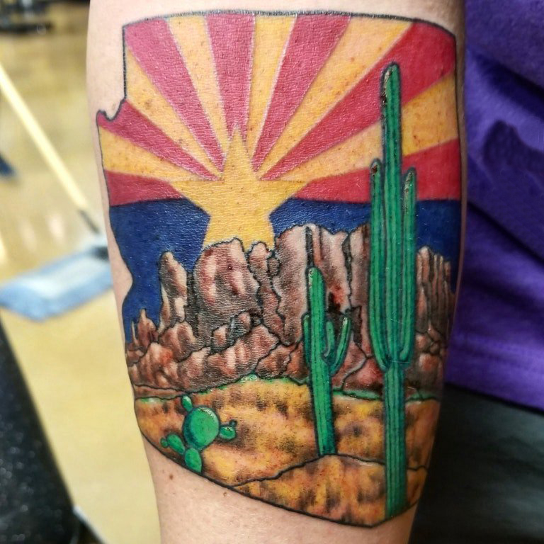 点击大图看下一张：风景纹身男生手臂上沙漠风景纹身图片