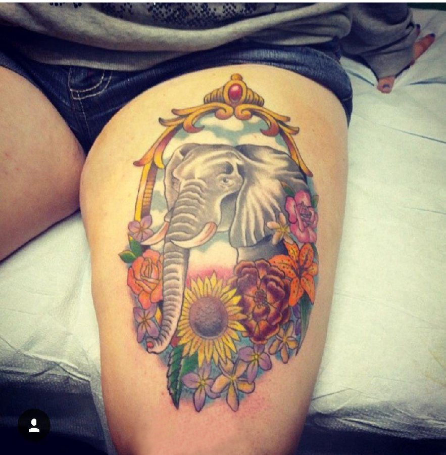 点击大图看下一张：大象纹身女生大腿上大象和花朵纹身图片