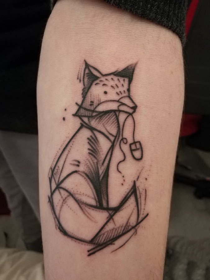 点击大图看下一张：九尾狐狸纹身男生小腿上黑色的狐狸纹身图片