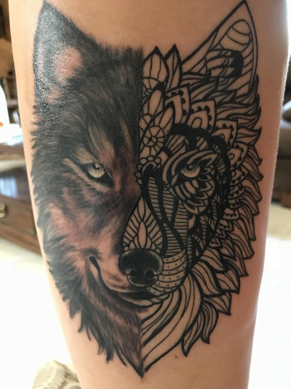点击大图看下一张：狼头纹身男生小腿上狼头纹身图片