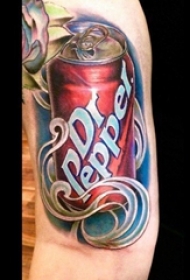 男生手臂上彩绘水彩素描创意可乐罐纹身图片