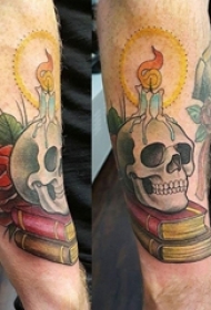 男生手臂上彩绘水彩素描霸气精致骷髅纹身图片