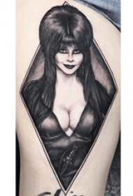 女生大腿上黑色点刺几何简单线条人物肖像纹身图片