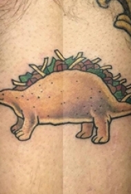 男生大腿上彩绘简单线条卡通食物型小动物恐龙纹身图片