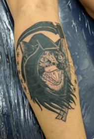 男生手臂上黑灰素描创意恐怖猫纹身图片