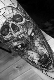 男生手臂上黑灰素描点刺技巧创意霸气狼头纹身图片