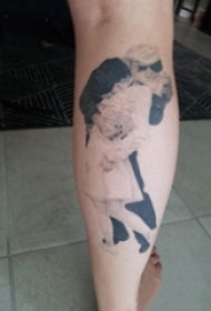男生小腿上黑灰素描点刺技巧创意人物纹身图片