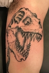 男生手臂上黑色点刺简单抽象线条小动物恐龙骨头纹身图片