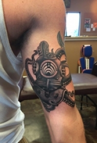 男生手臂上黑灰素描点刺技巧创意有趣章鱼纹身图片