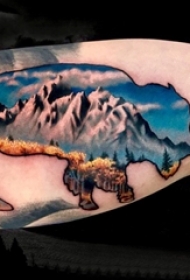 男生大臂上彩绘简单线条小动物轮廓雪山风景纹身图片