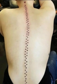 多款背部的线条素描文艺经典的唯美脊椎纹身图案