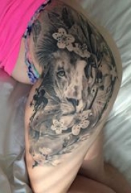 狮子头纹身图片 女生屁股上狮子头纹身图片