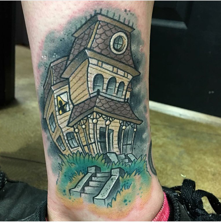点击大图看下一张：建筑物纹身 男生小腿上彩色的建筑物纹身图片