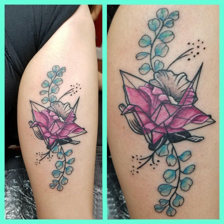 点击大图看下一张：泼墨千纸鹤纹身 手臂纹身女生小清新花朵和千纸鹤纹身图片