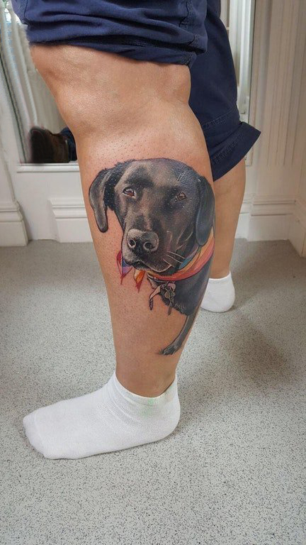 点击大图看下一张：小狗纹身 男生小腿上小狗小动物纹身图片