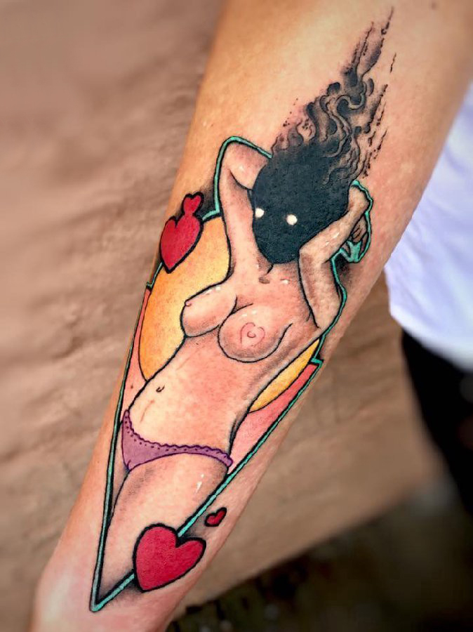 点击大图看下一张：性感女郎纹身图片 男性手臂上艺术纹身彩绘性感女郎纹身图片