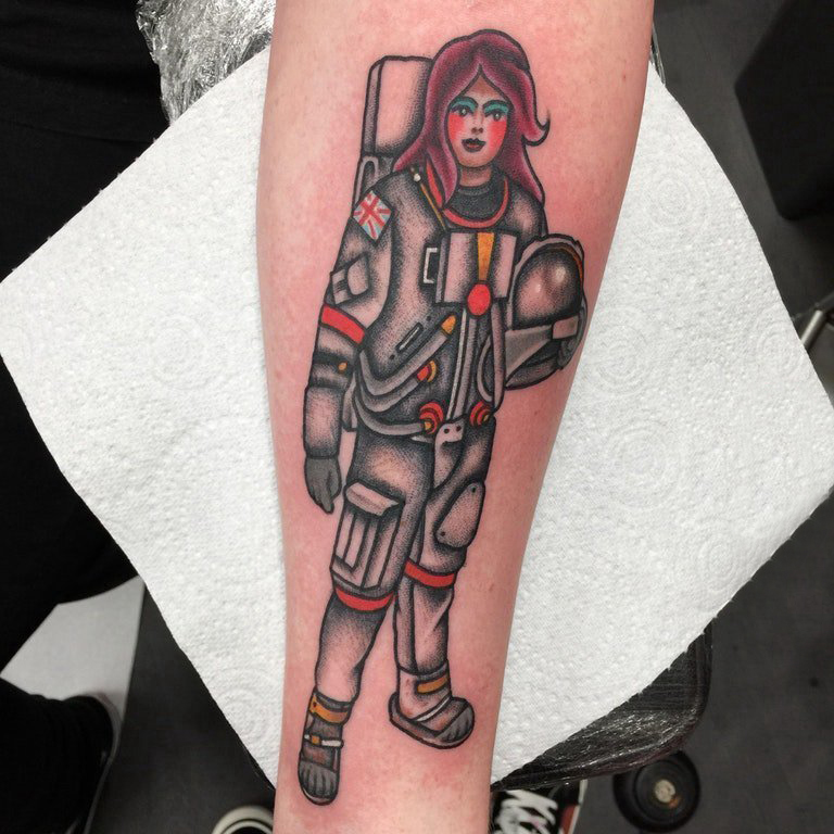 点击大图看下一张：宇航员纹身 男生手臂上宇航员纹身图片