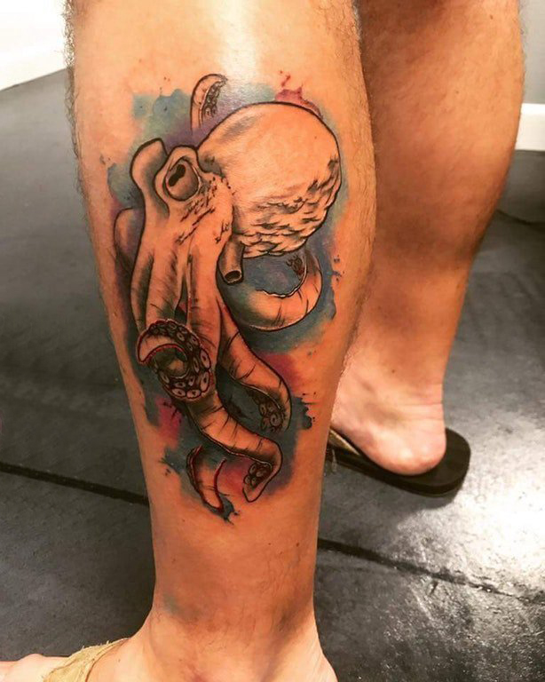 点击大图看下一张：章鱼纹身 男生小腿上彩色的章鱼纹身图片