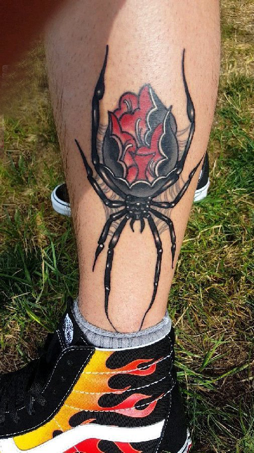 点击大图看下一张：蜘蛛纹身 男生小腿上蜘蛛纹身图片