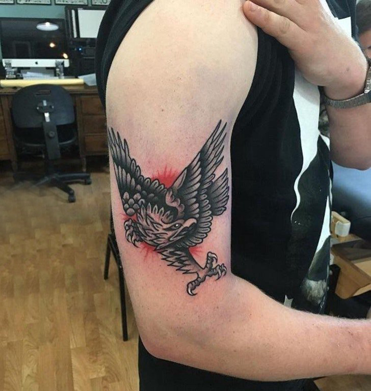 点击大图看下一张：老鹰纹身图案 男生手臂上老鹰纹身图案