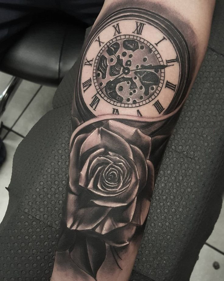点击大图看下一张：纹身钟表 男生手臂上黑色玫瑰花纹身钟表纹身图片