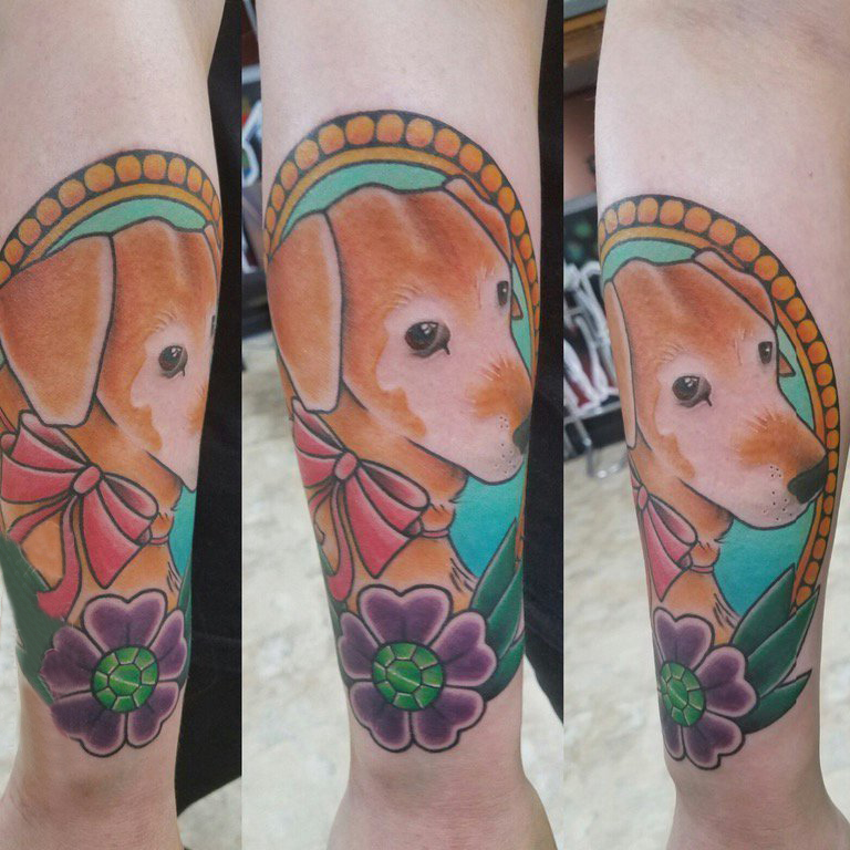 点击大图看下一张：小狗纹身图片 女生手臂上彩绘纹身小狗纹身图片