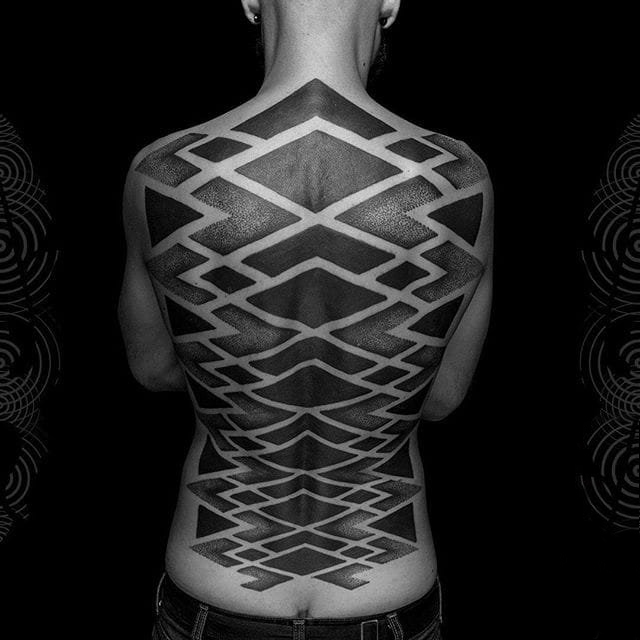 点击大图看下一张：多款黑色线条素描几何元素创意经典霸气大面积纹身图案